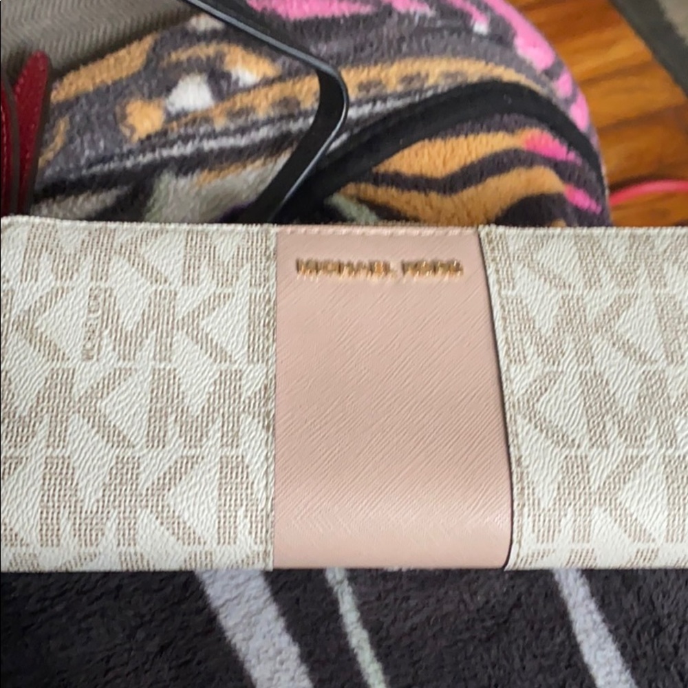 Michael kors long wallet